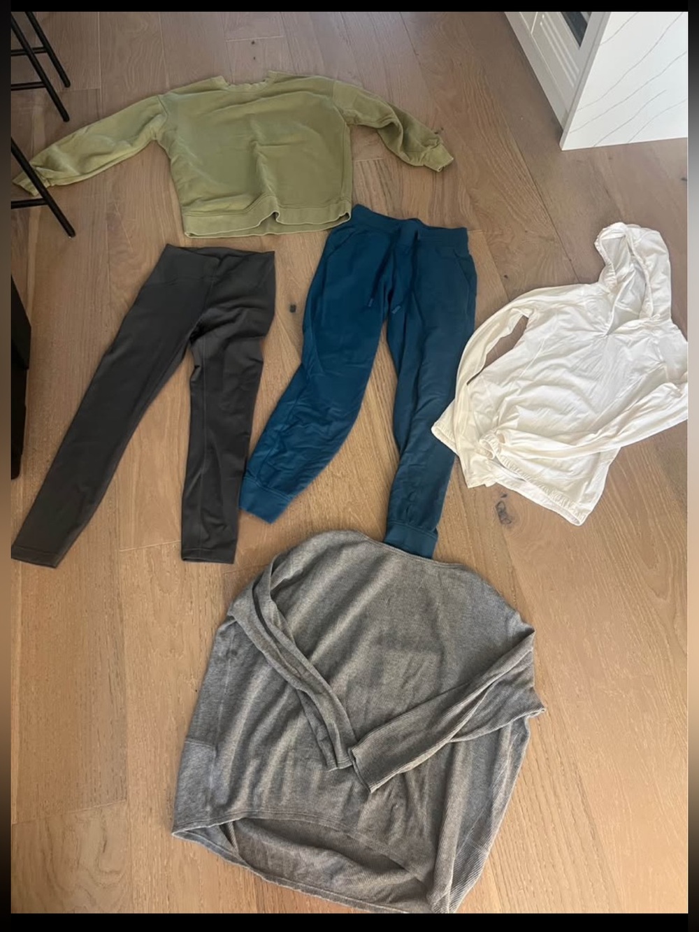 5 piece lululemon bundle women’s size small and size 4 bottoms